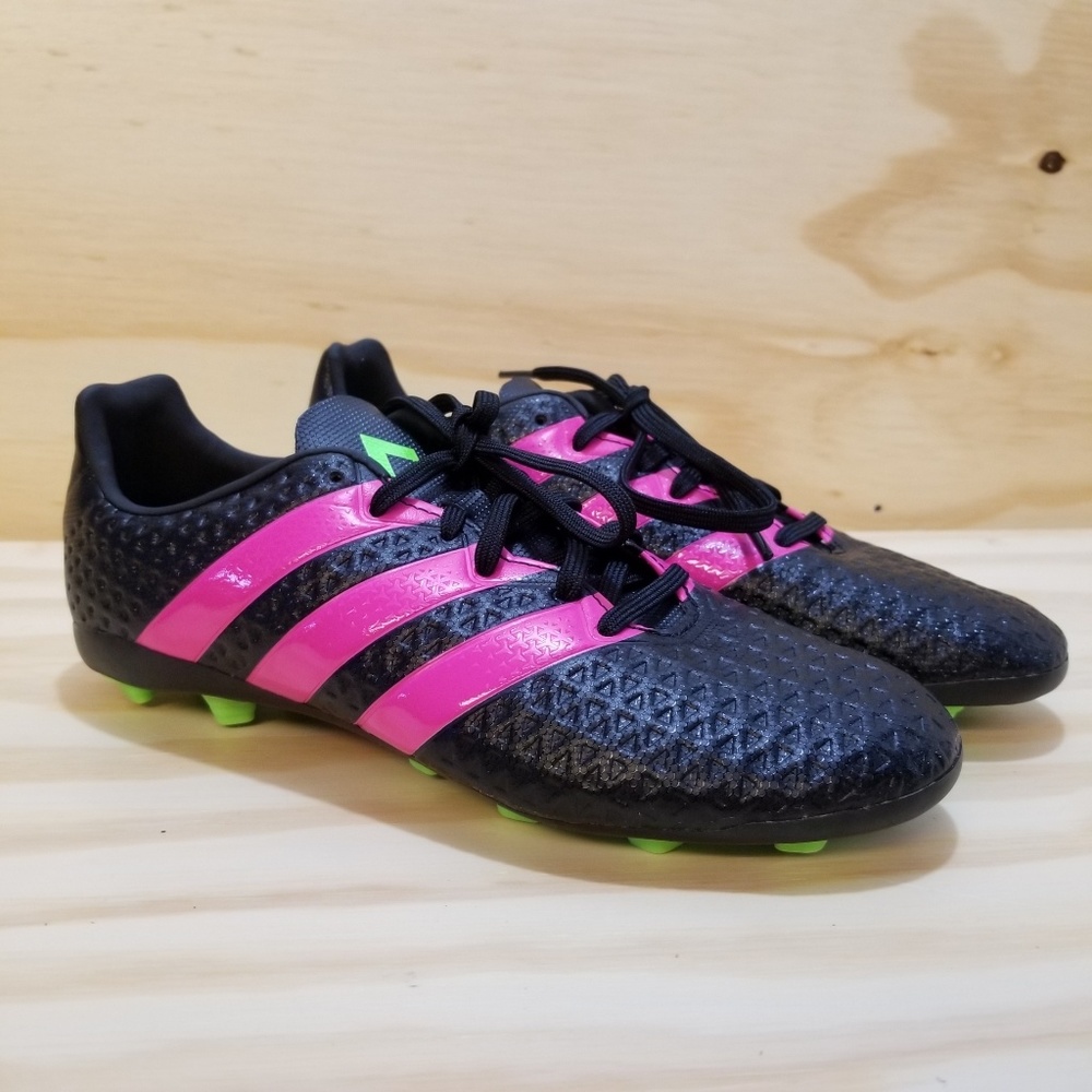 Adidas Kids Soccer Cleat  Size 5